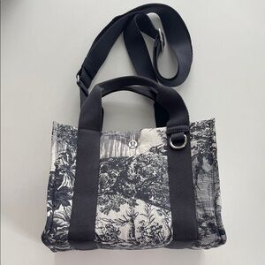 Lululemon athletica Monochrome Tote Bag